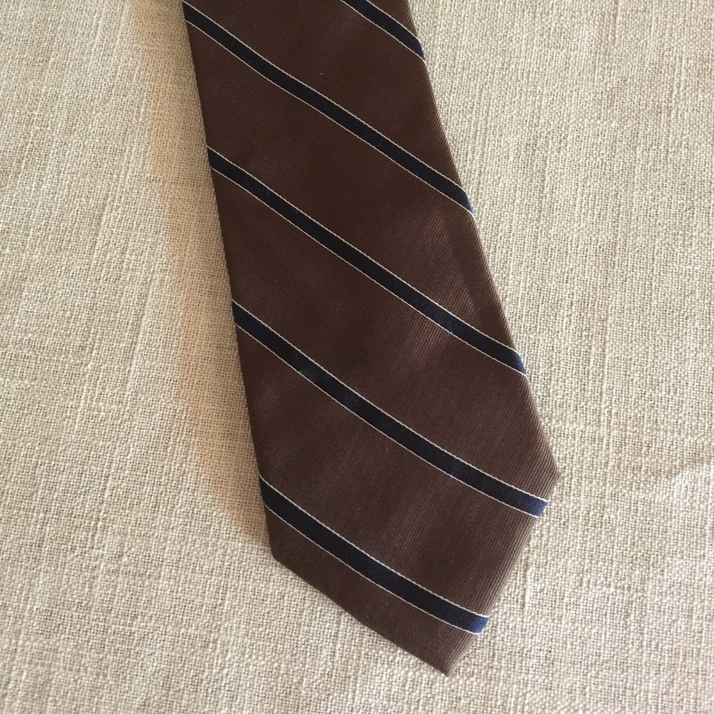 Roundtree & Yorke men's tie chocolate brown stripe